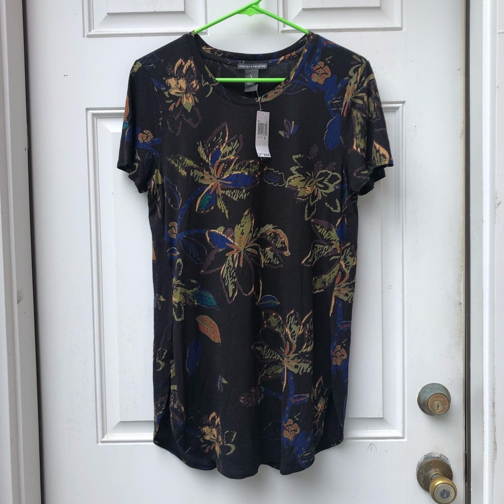 Chelsea & Theo. Floral Tunic Tee